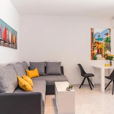 Apartment Beachfront K With Garden *