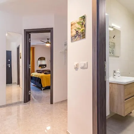 Apartment Beachfront K With Garden Pjescana Uvala