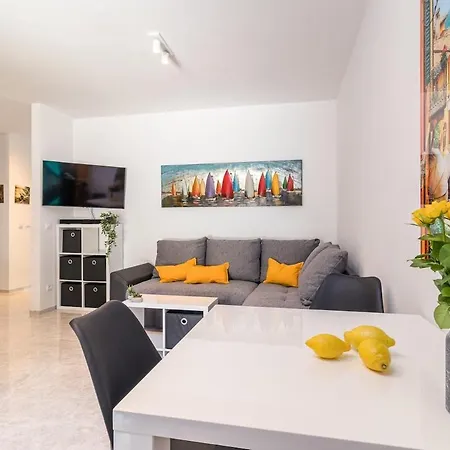 Apartment Beachfront K With Garden *