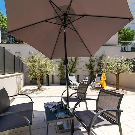 Beachfront K With Garden Apartment Pjescana Uvala