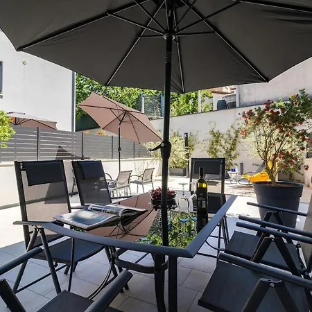 Beachfront K With Garden Apartment *