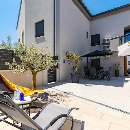 Beachfront K With Garden